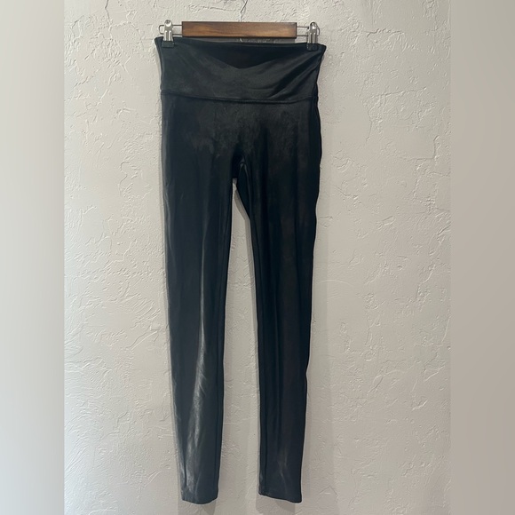 SPANX Faux Leather Liquid Leggings Medium - Picture 5 of 6